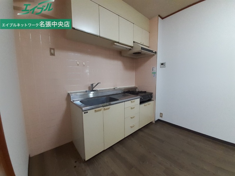 キッチン　同物件・別室の写真です。