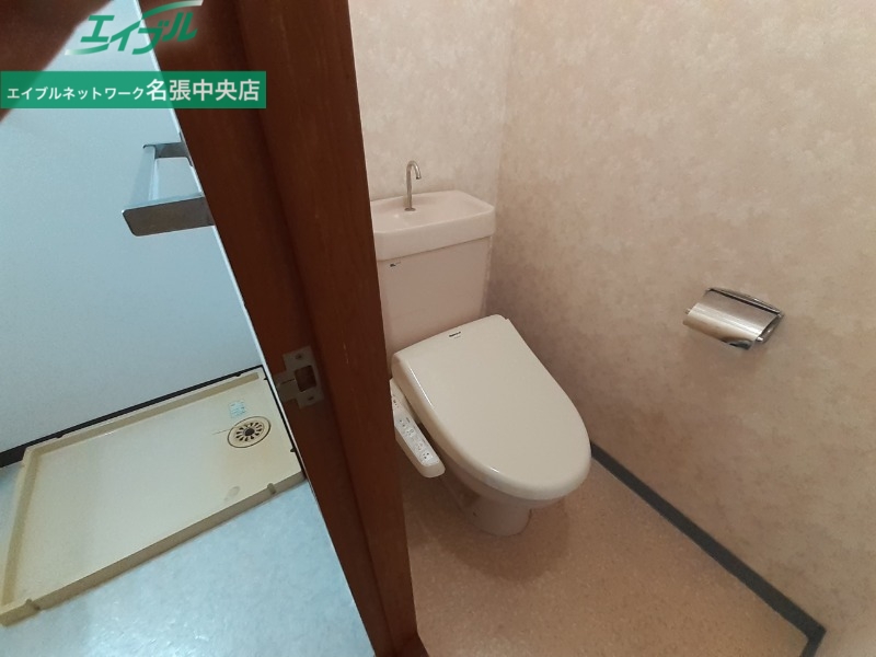 トイレ　同物件・別室の写真です。