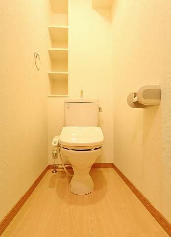 トイレ　棚付のお手洗いは便利ですよね