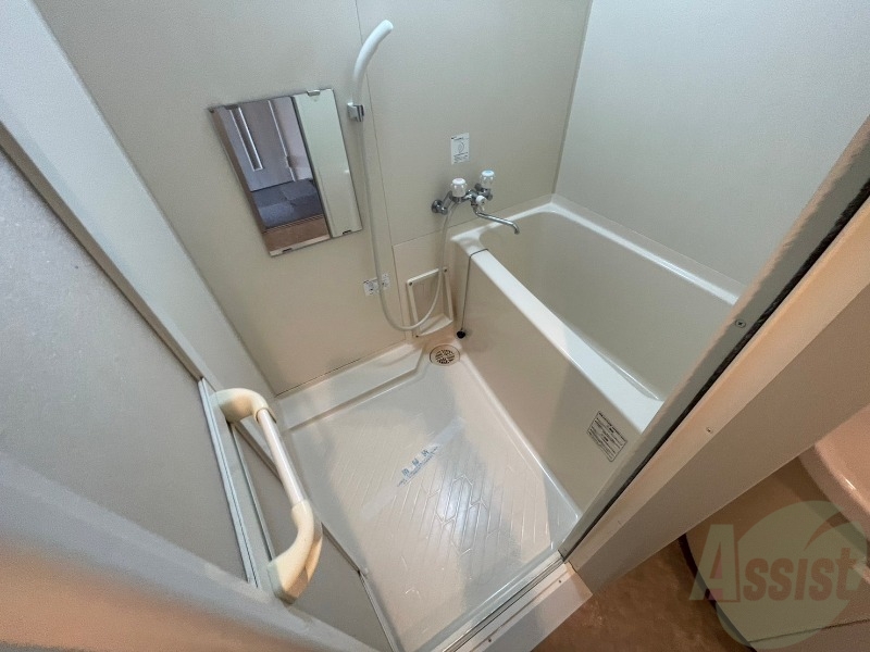 バス・シャワールーム　お風呂になります。一日の疲れを癒してくださいね。