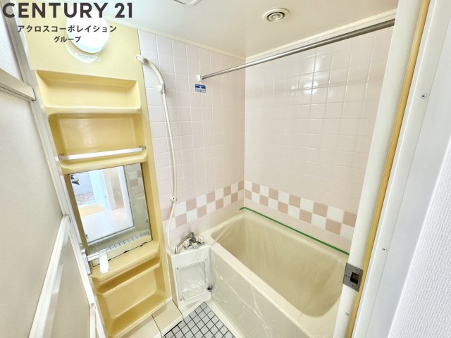 バス・シャワールーム　シンプルな浴室