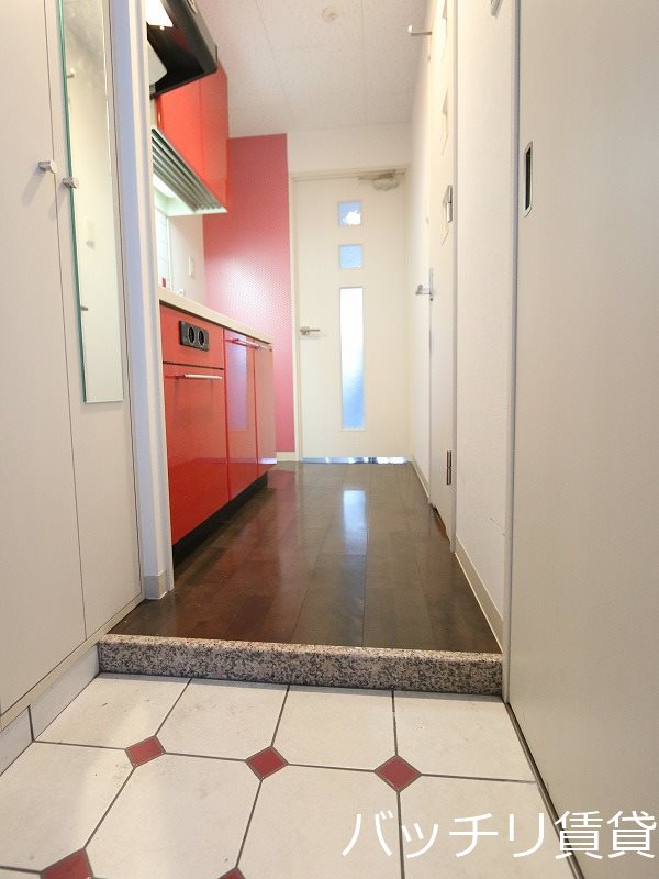 玄関　別部屋の為現状優先