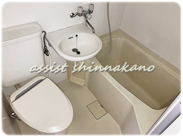 バス・シャワールーム　クリーニング前の写真です