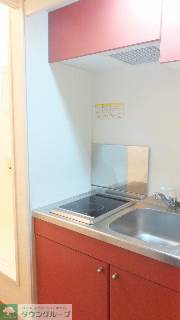 キッチン　2口の電気コンロ付き