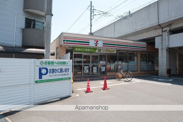 コンビニ　セブンイレブン（コンビニ）まで496m