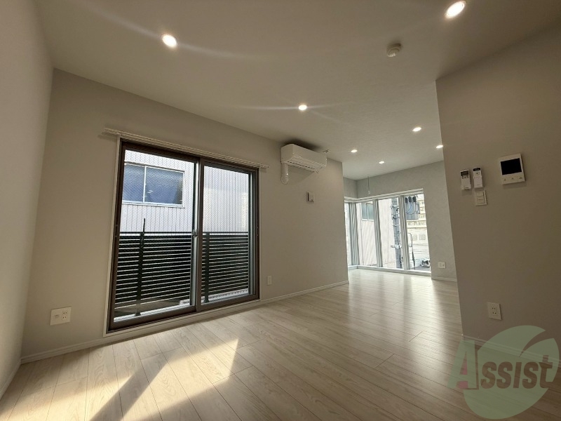 居室・リビング　リビングは１６帖です。広々していますね。