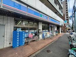 コンビニ　ローソン志茂三丁目店（コンビニ）まで399m