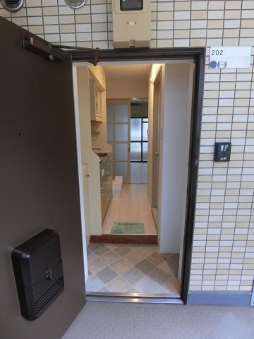 玄関　他のお部屋の参考写真となります。