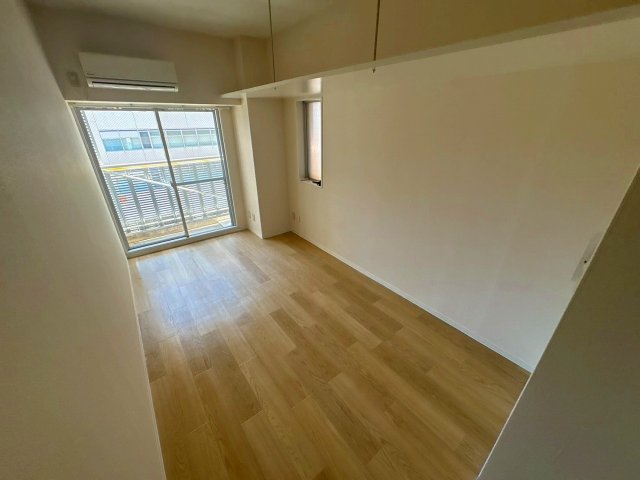 その他部屋・スペース　開放的な寝室です