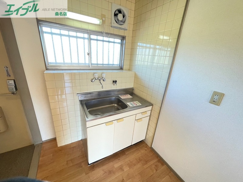 キッチン　別部屋反転写真です