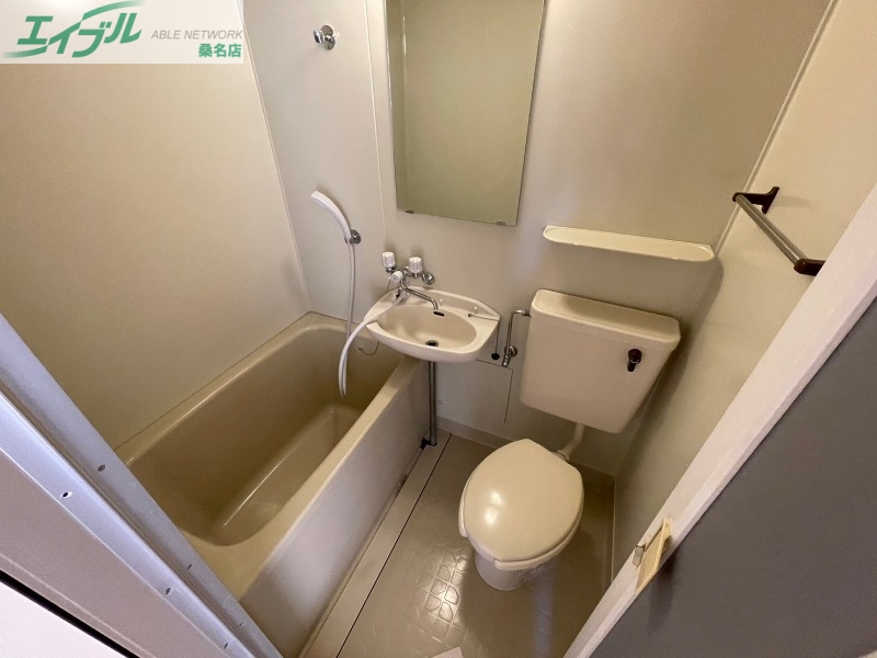 バス・シャワールーム　別部屋反転写真です