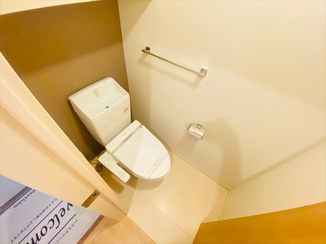 トイレ　同一建物内１０３号室内装写真転載