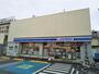 コンビニ　ローソン足立梅島二丁目店（コンビニ）まで210m