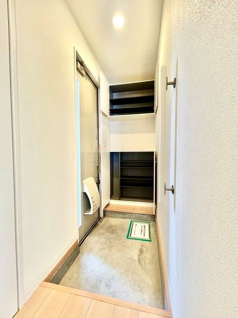 ＪＲ高崎線 新町駅 徒歩67分 2階建 築17年の玄関写真