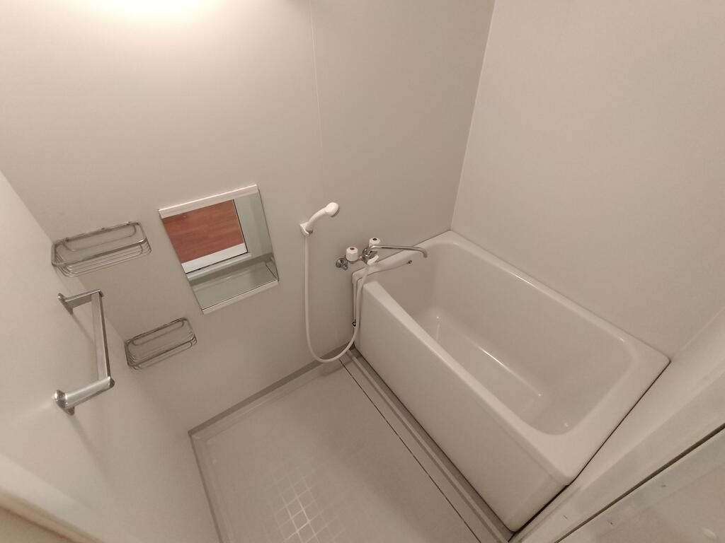 バス・シャワールーム　※同建物の別のお部屋の写真です。