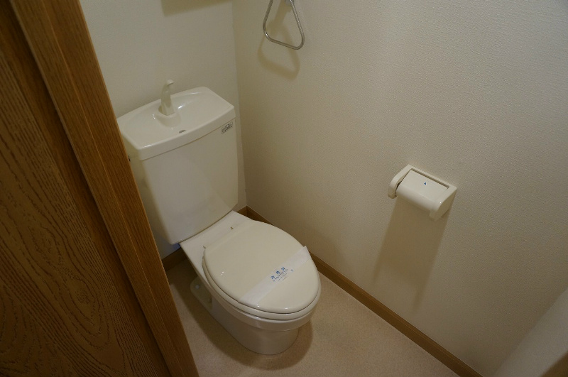 トイレ　※同建物の別のお部屋の写真です。