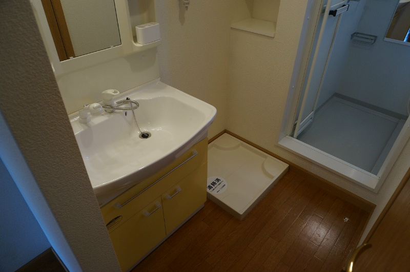 洗面設備　※同建物の別のお部屋の写真です。