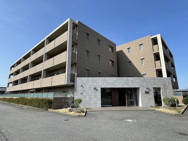 建物外観　落ち着いた雰囲気の外観です
