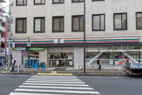 コンビニ　セブンイレブン 足立中居郵便局前店（コンビニ）まで350m