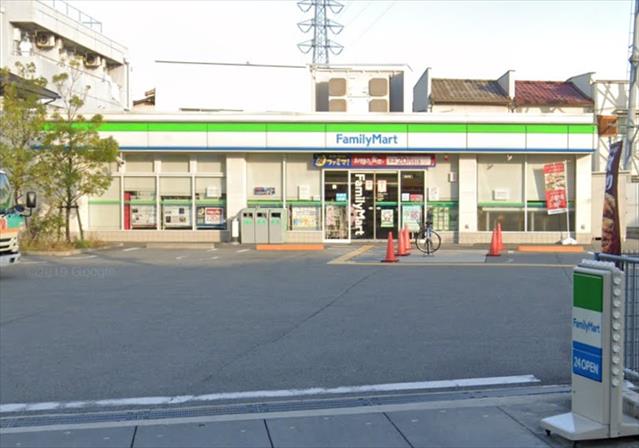 コンビニ　ファミリーマート（コンビニ）まで635m