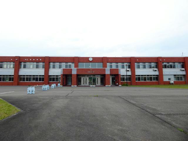 中学校　新得町立新得中学校（中学校）まで1504m