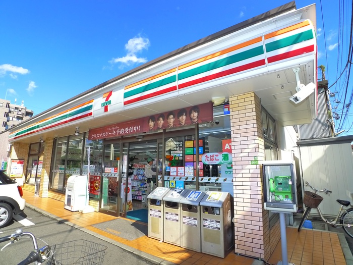 コンビニ　セブンイレブン（コンビニ）まで424m