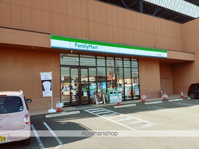 コンビニ　ファミリーマート（コンビニ）まで399m