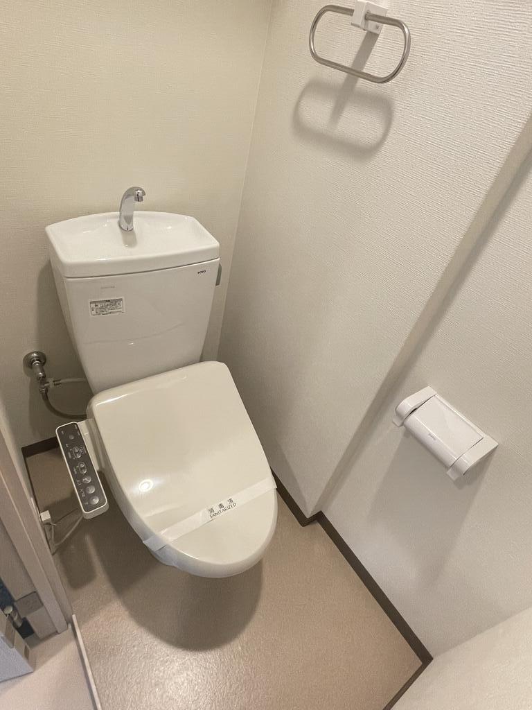 トイレ　別のお部屋の写真になります♪