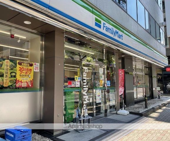 コンビニ　ファミリーマート日本橋小学校前店（コンビニ）まで19m