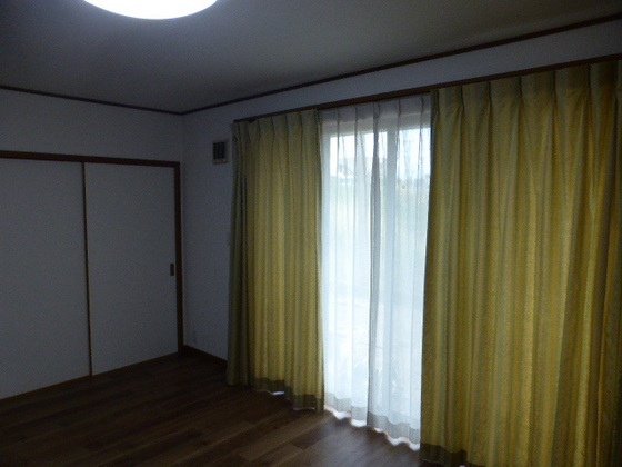 西原9丁目戸建ての居間写真
