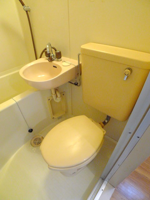地下鉄東山線 今池駅 徒歩7分 4階建 築37年のトイレ写真