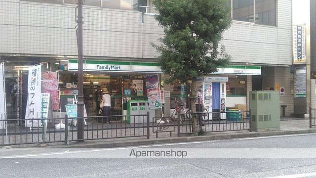 コンビニ　ファミリーマート（コンビニ）まで135m