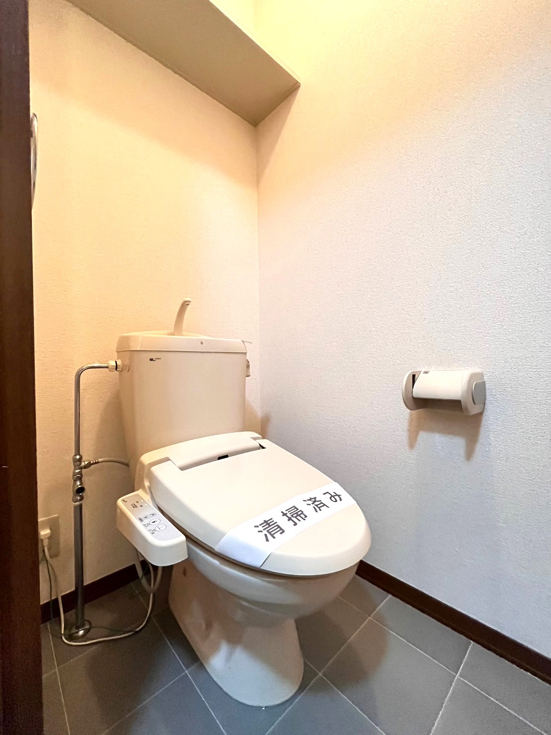 トイレ　温水洗浄便座・上部に棚付きトイレ♪
