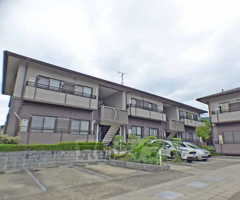 京都市左京区岩倉長谷町のアパートの建物外観