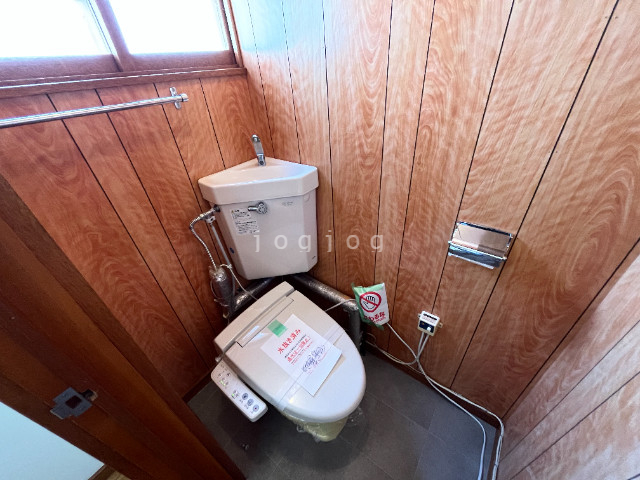 トイレ　温水洗浄便座付き