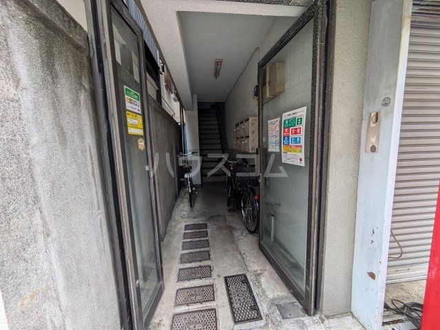 【品川区南大井のマンションのエントランス】