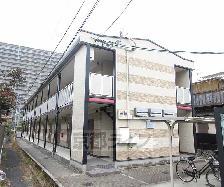 大津市唐橋町のアパートの建物外観