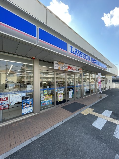 コンビニ　ローソン　魚住町中岡店（コンビニ）まで339m