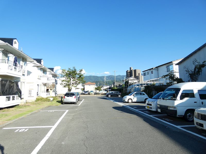 【松本市高宮南のアパートの駐車場】