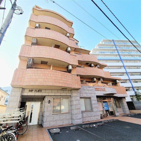 横浜市金沢区瀬戸のマンションの建物外観
