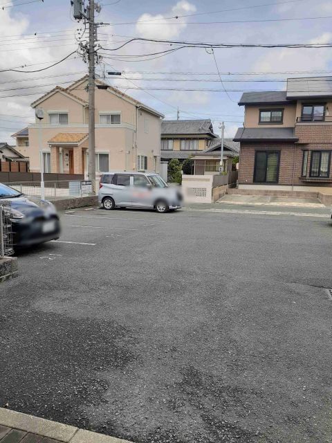 【豊川市美園のマンションの駐車場】