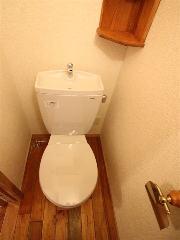 トイレ　トイレ・お洒落なタオルリング＆ペーパーホルダー付き