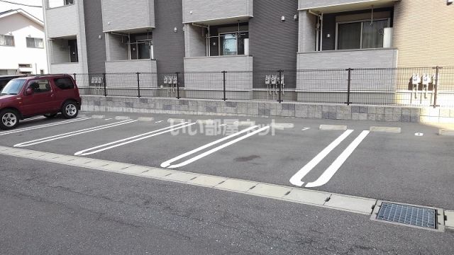 【北九州市門司区大里戸ノ上のアパートの駐車場】