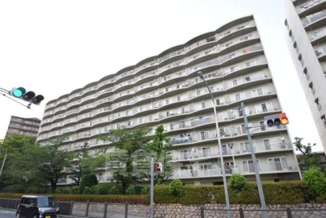 茨木市美沢町のマンションの建物外観