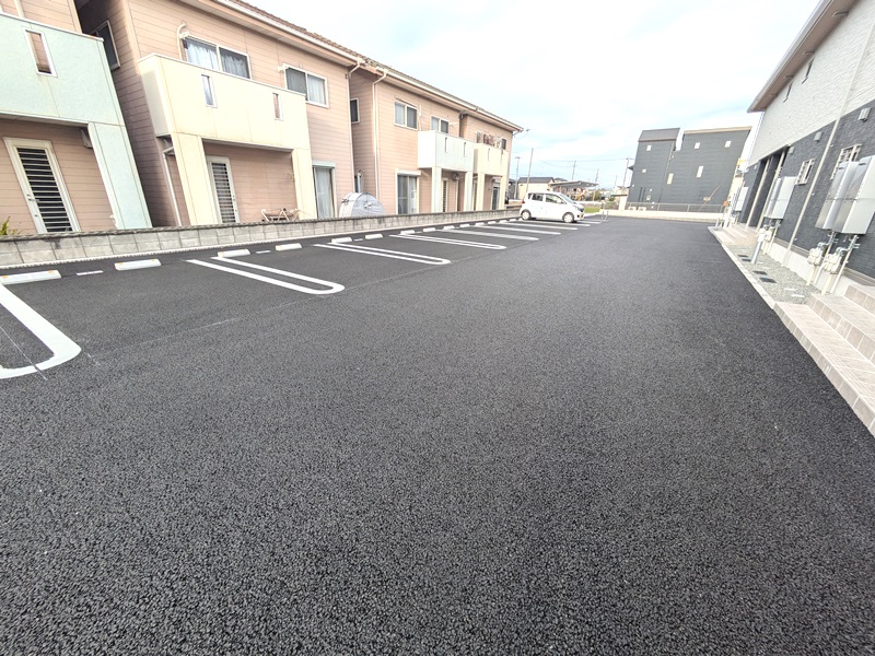 【姫路市大津区北天満町のアパートの駐車場】