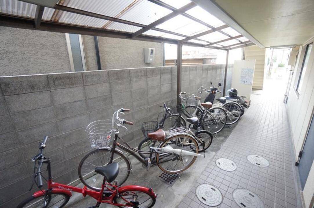 【松山市木屋町のマンションの駐車場】