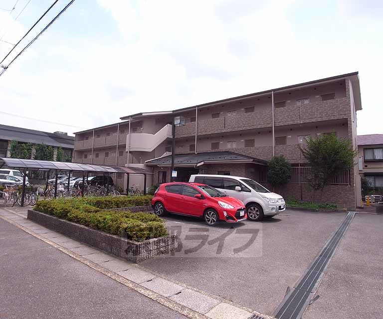 京都市左京区岩倉北桑原町のマンションの建物外観