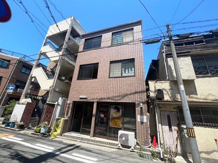 【尼崎市南竹谷町のアパートの建物外観】