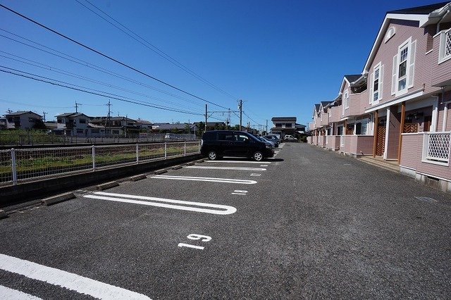 【直方市大字感田のアパートの駐車場】