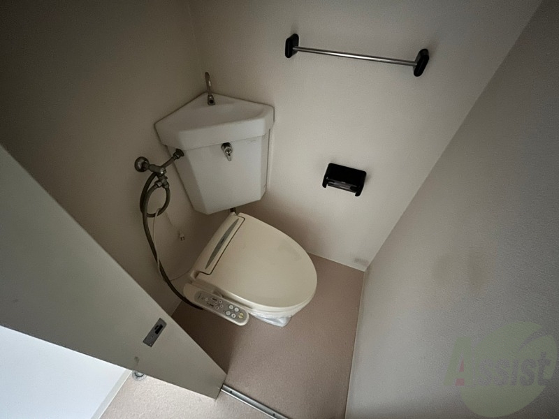 トイレ　ウォシュレット機能がついたトイレです。安心して使用できますね